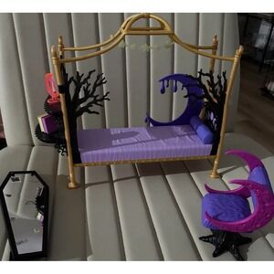 Monster High CLAWDEEN WOLF BEDROOM SET 12"  PLAYSET + ACCESSORIES Not Complete